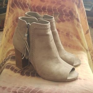 Vanity open toe heel size 8